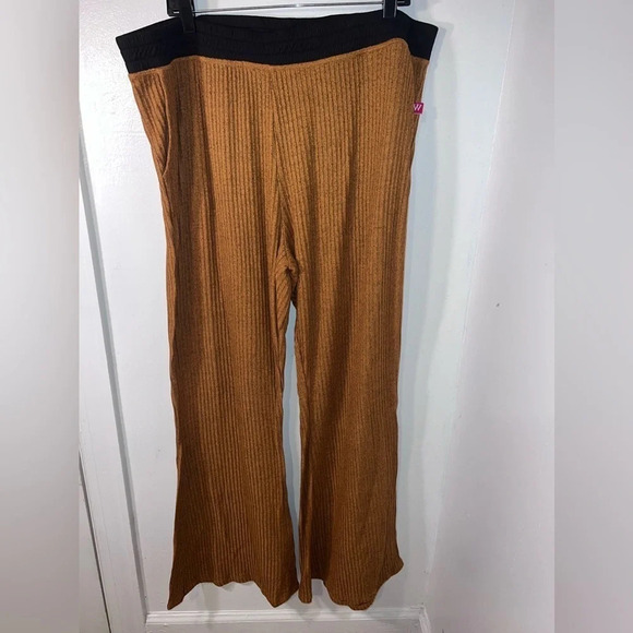 West Wind, 3x/4x, high-rise flare leg ribbed elastic waist, pocketed pant - Picture 5 of 8